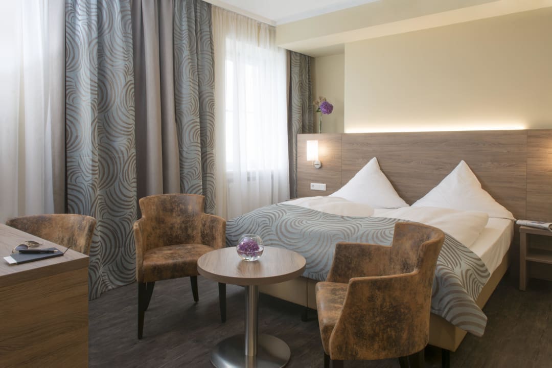 Doppelzimmer renoviert Mittelgebäude Hotel Schlicker Zum Goldenen Löwen