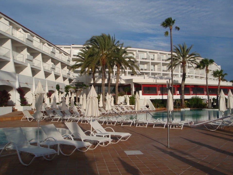 Blick vom Pool auf das Hotel Sunprime Atlantic View
