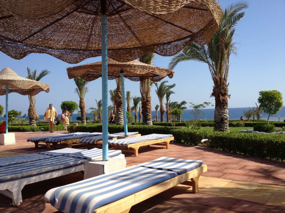 Vom Pool in Richtung Strand Fantazia Resort Marsa Alam