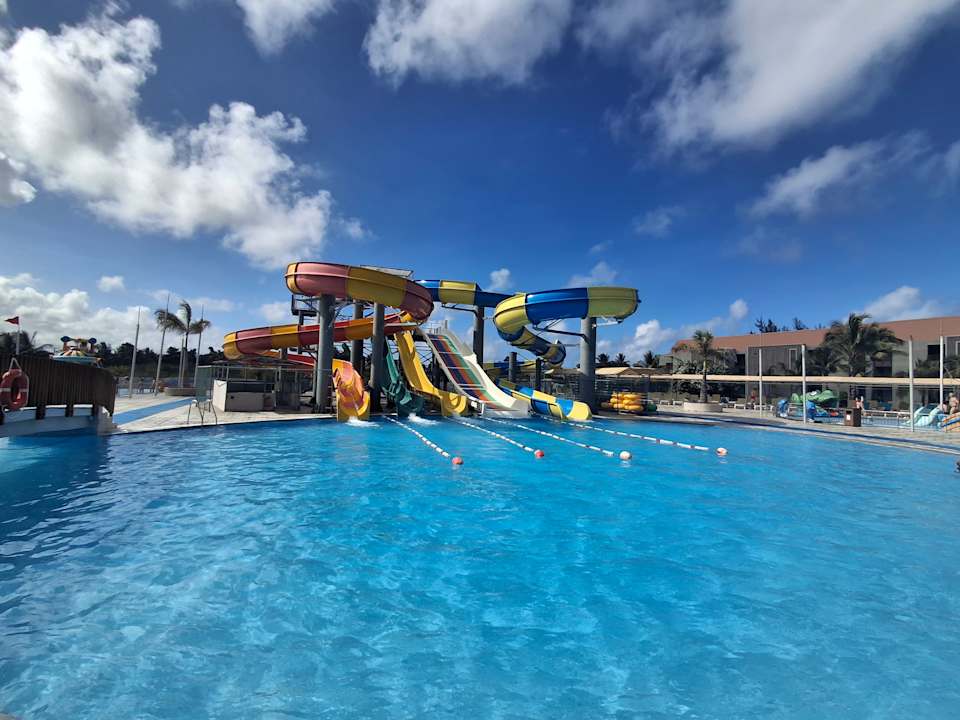 Pool Crystals Beach Resort Belle Mare, a member of Radisson Individuals