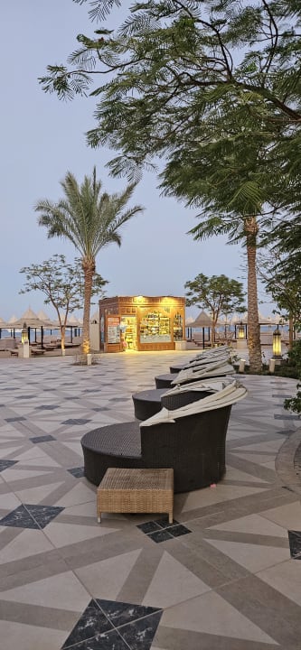 Gartenanlage The Grand Palace - Adults only