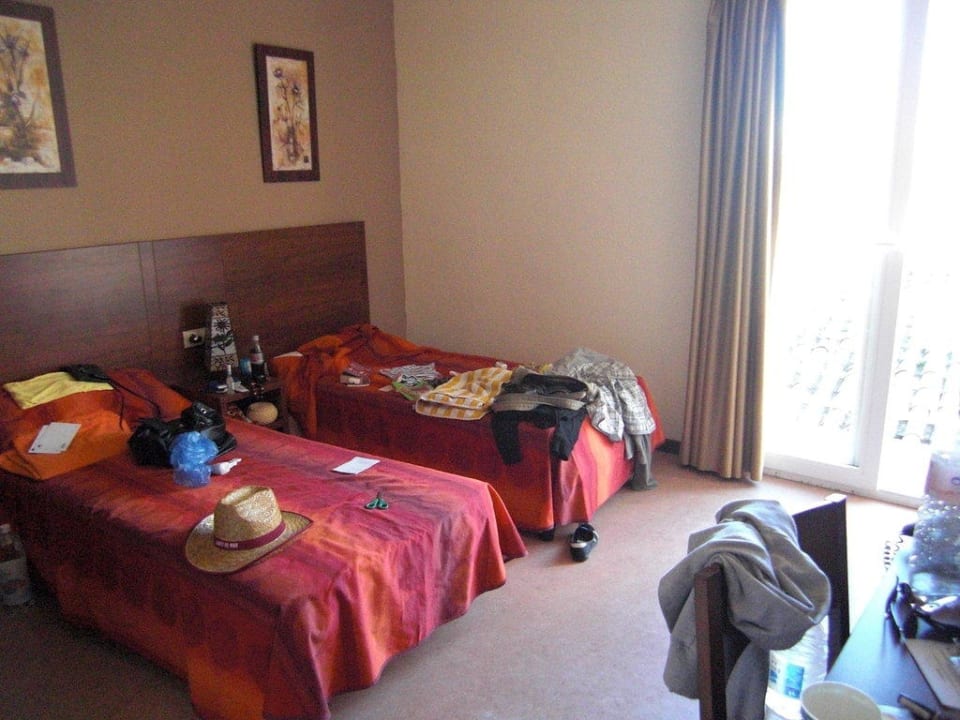 Doppelzimmer mit Balkon zur Meer- bzw Straßenseite Hotel Caribe Youth Only