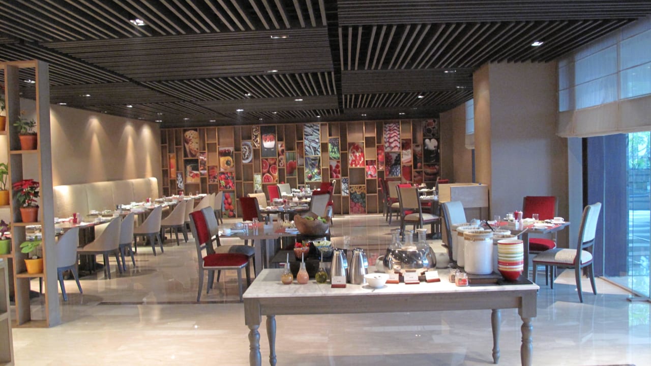 Frühstück The Leela Ambience Convention Hotel Delhi