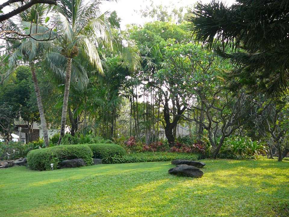 Gepflegte Gartenanlage The Regent Cha Am Beach Resort