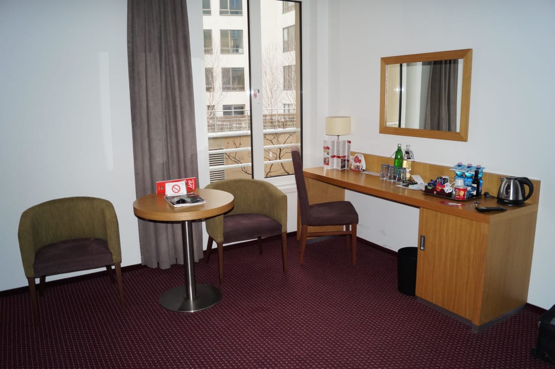 Zimmer 317 Schreibtisch/Minibar Botanique Hotel Prague