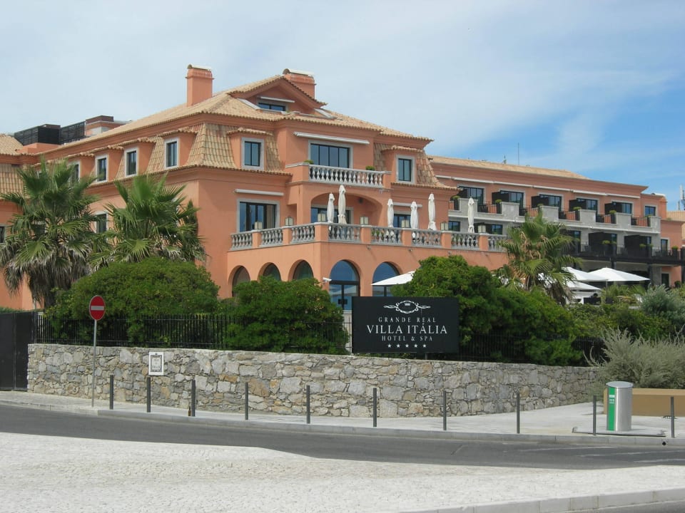 Fachada del hotel Grande Real Villa Italia