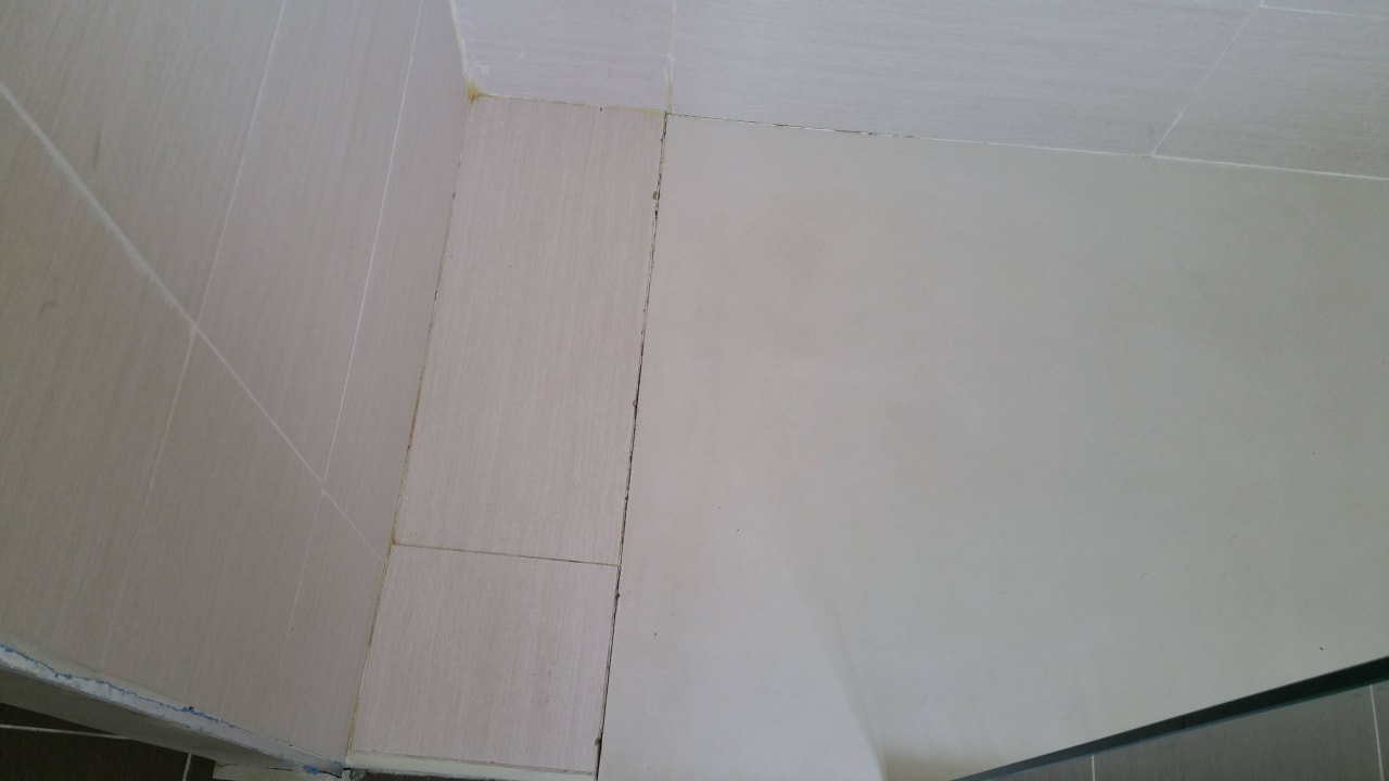 Bad Dusche - Fließenfugen Hovima Costa Adeje - For Cool Adults