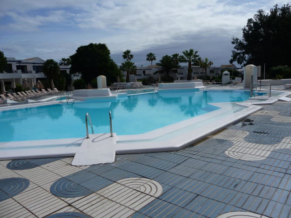 Poolanlage Relaxia Olivina