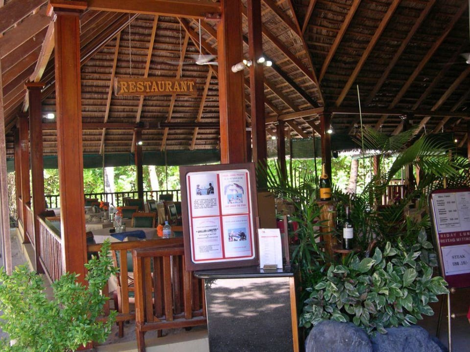 Eingang zum Restaurant Summer Island Maldives