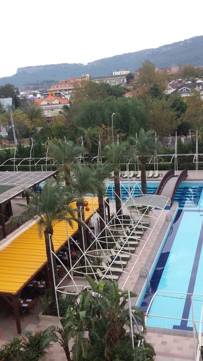 Blick zimmer zum Pool Crystal De Luxe
