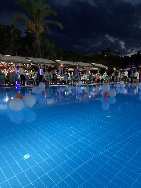 Pool Side Breeze Hotel