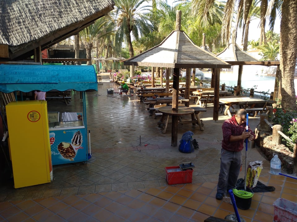 Gastro HL Miraflor Suites Hotel