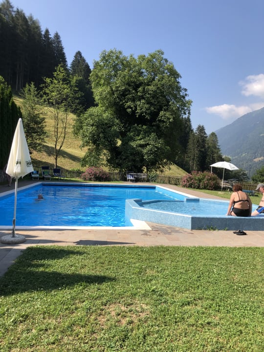 Pool Pension Haselstaude