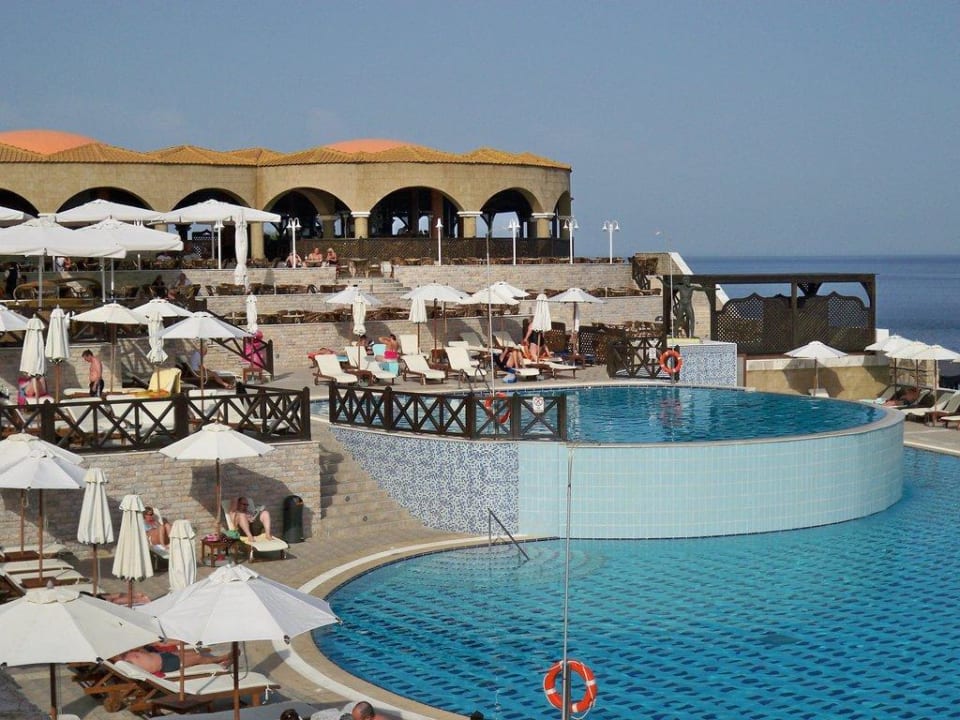 Eine der Poolanlagen Hotel Kalithea Horizon Royal