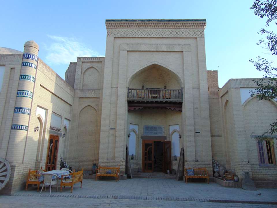 Außenansicht Madrasah Polvon-Qori Boutique