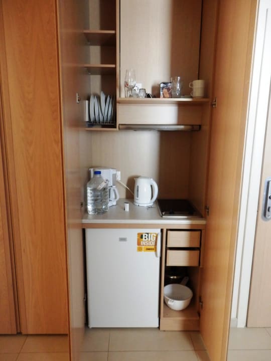 Mini keuken in kast Dimitrios Beach Hotel