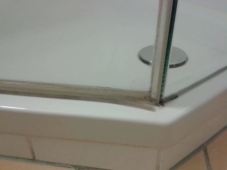 Schimmelige kaputte Dichtung  Hotel Zum Stern