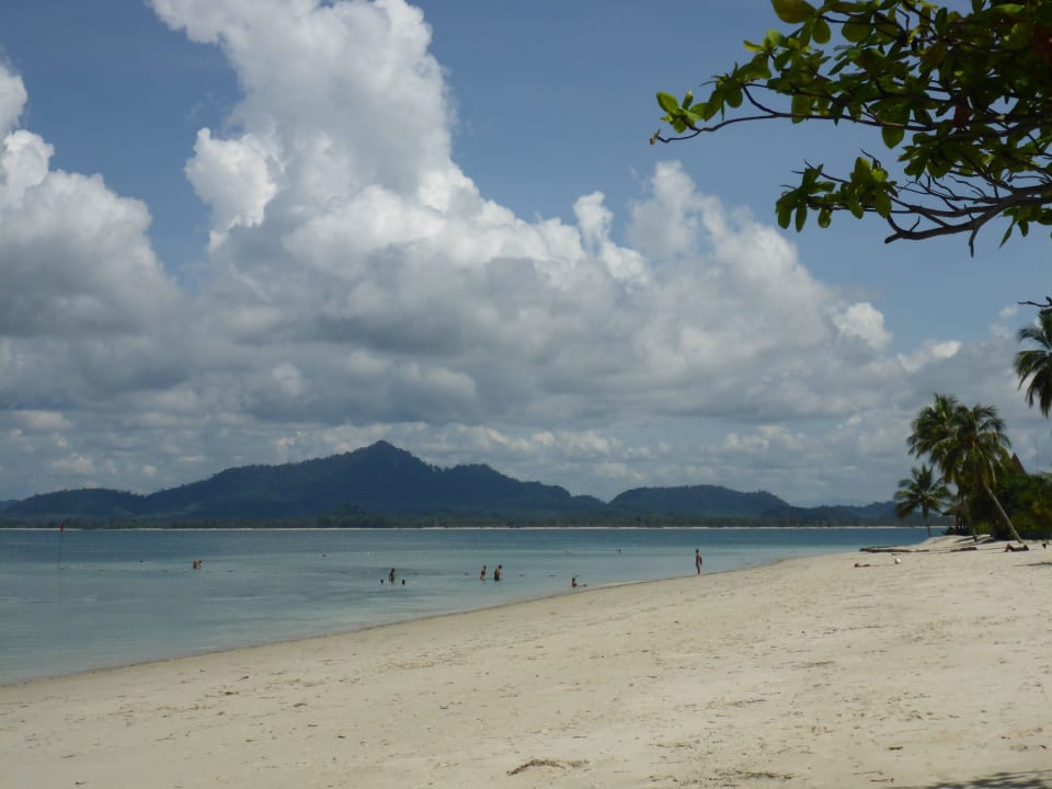 Strand vor unserem Bungalow Koh Mook Sivalai Beach Resort
