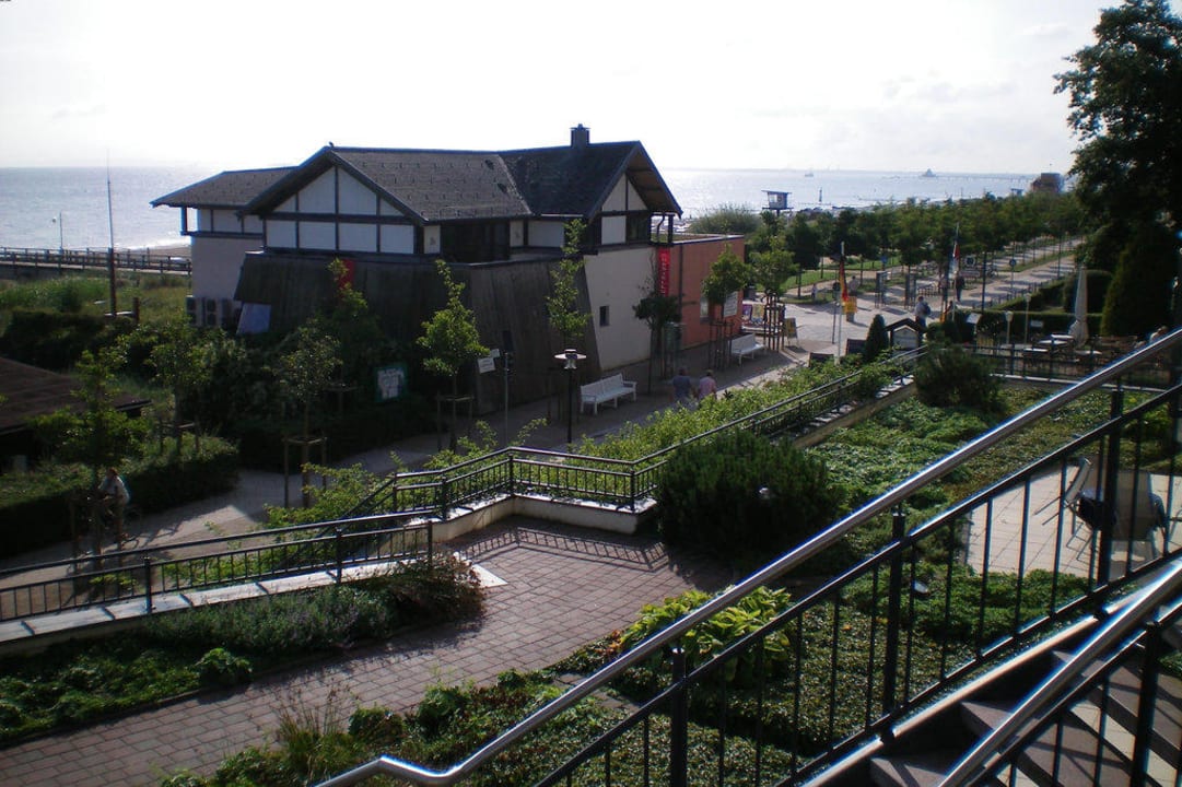 Seeschloss, Blick nach rechts zum Strand SEETELHOTEL Ostseeresidenz Bansin