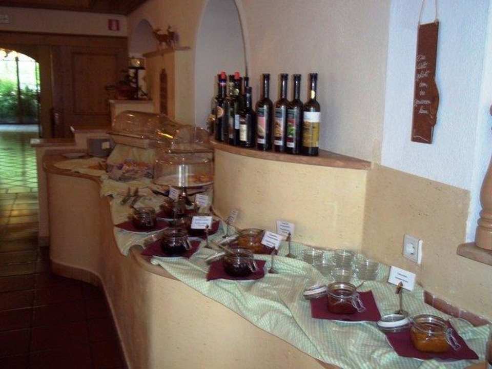 Frühstücksbüffet - diverse Marmelade Alphotel Tyrol