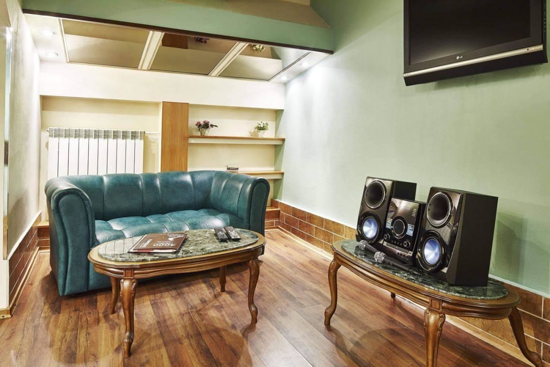 Караоке, Центр восстановления и отдыха Slavyanka Hotel