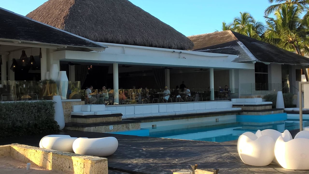 Level Restaurants mit vorgelagerten Pool Meliá Caribe Beach Resort-All Inclusive
