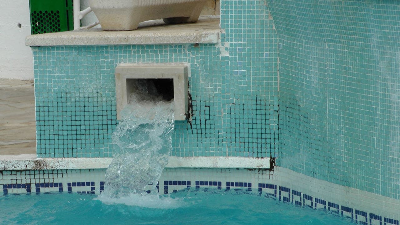 Vergammelte Poolanlage Hotel Don Juan Tossa