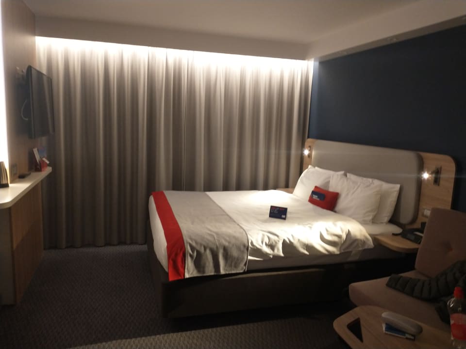 Zimmer Holiday Inn Express Zürich - Airport