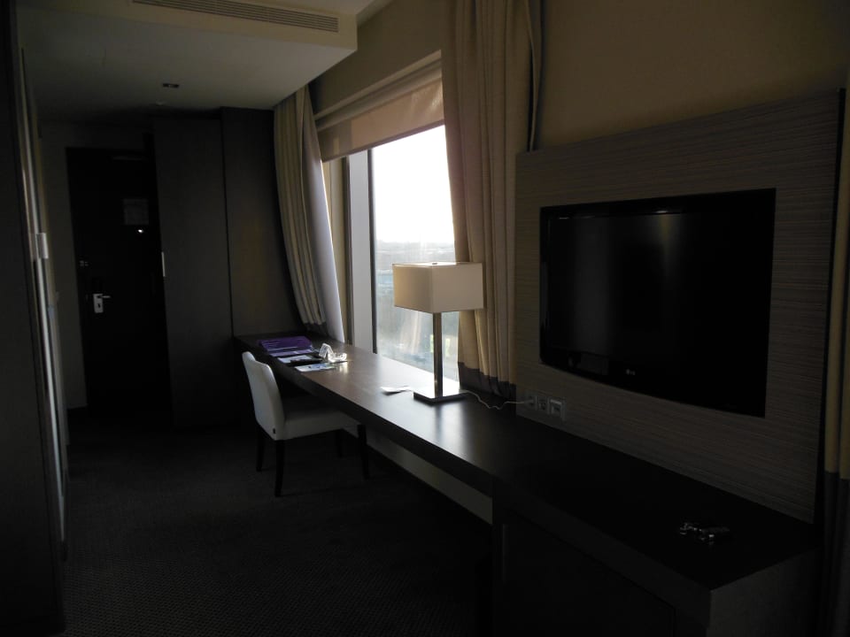 Fernseher mit Durchgang Van der Valk Hotel Düsseldorf