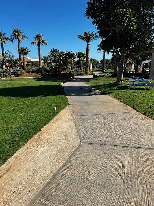 Gartenanlage Anissa Beach & Village