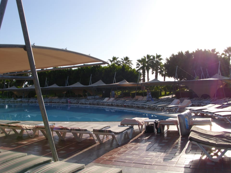 Nur ein Teil der sehr schönen Poolanlage Limak Limra Hotel & Resort