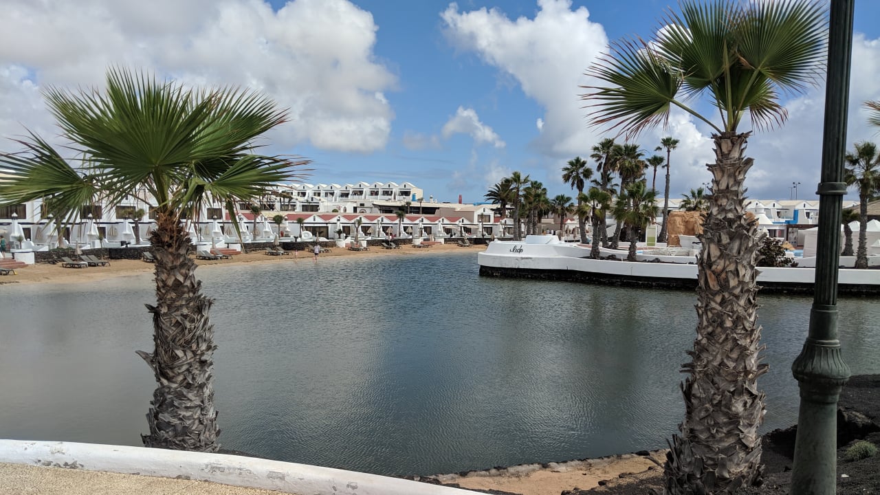 Außenansicht Hotel Sands Beach Resort