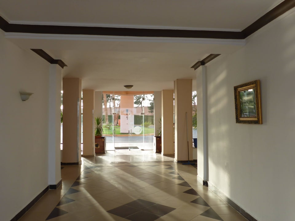 Flur Beach Albatros Resort