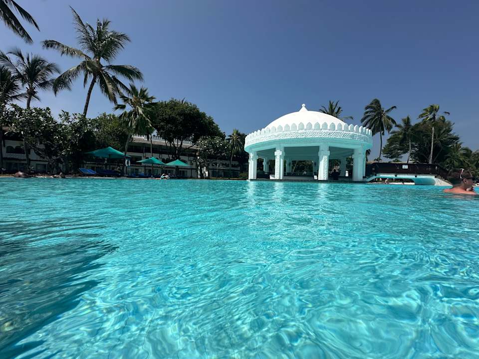 Pool Hotel Southern Palms Beach Resort