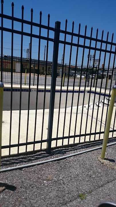 Disgusting  Hotel Western Inn Pensacola