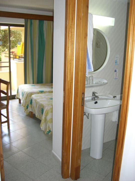 Badezimmer und Schlafzimmer Flacalco Hotel & Apartments