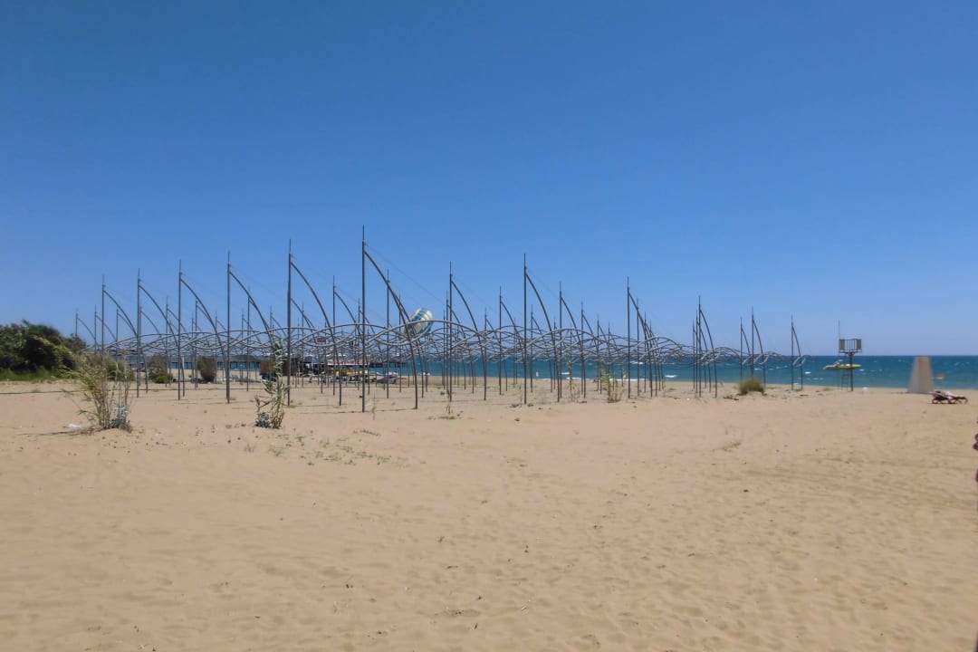 Leerer Strand Diamond Excellence Resort & Spa