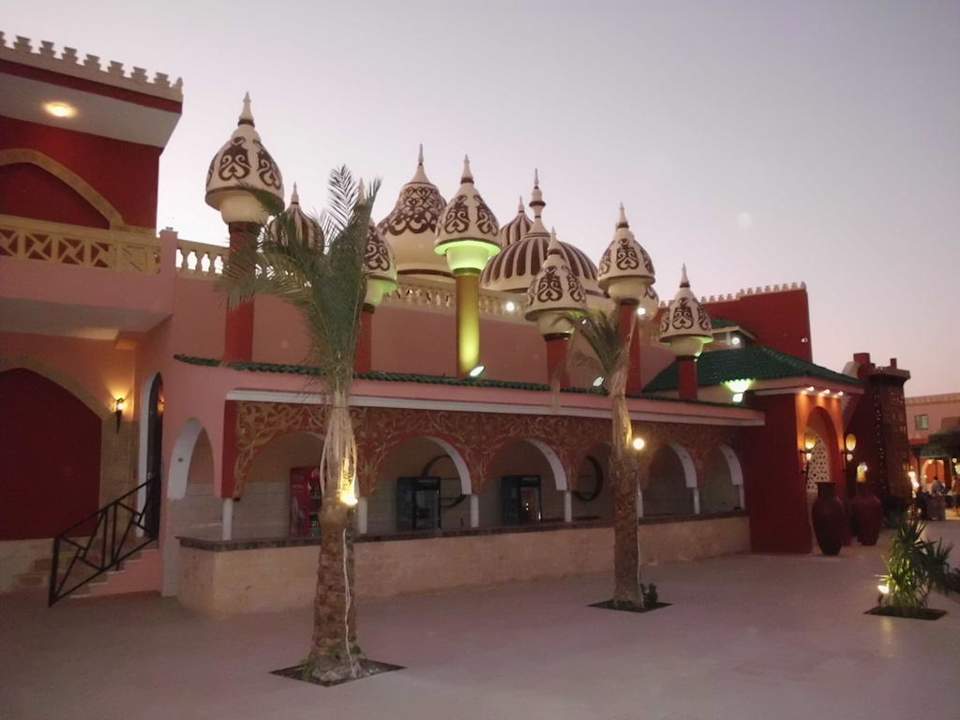 Bar und Eingang zur Lichtshow Pickalbatros Alf Leila Wa Leila Resort - Neverland Hurghada