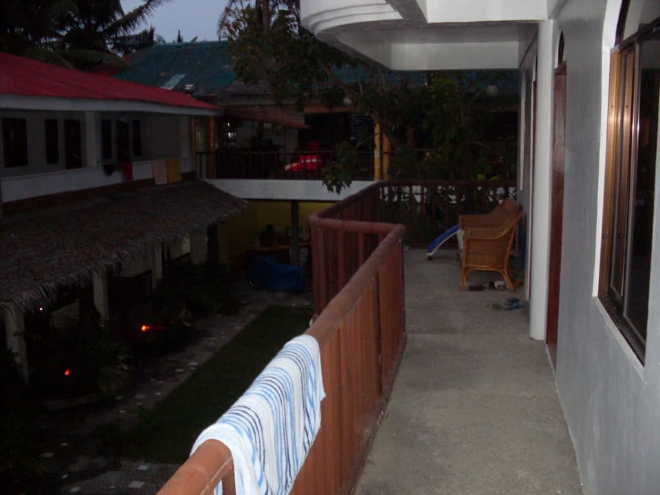 Der Gang zu den Zimmern Hotel Boracay Kite Resort Windpia