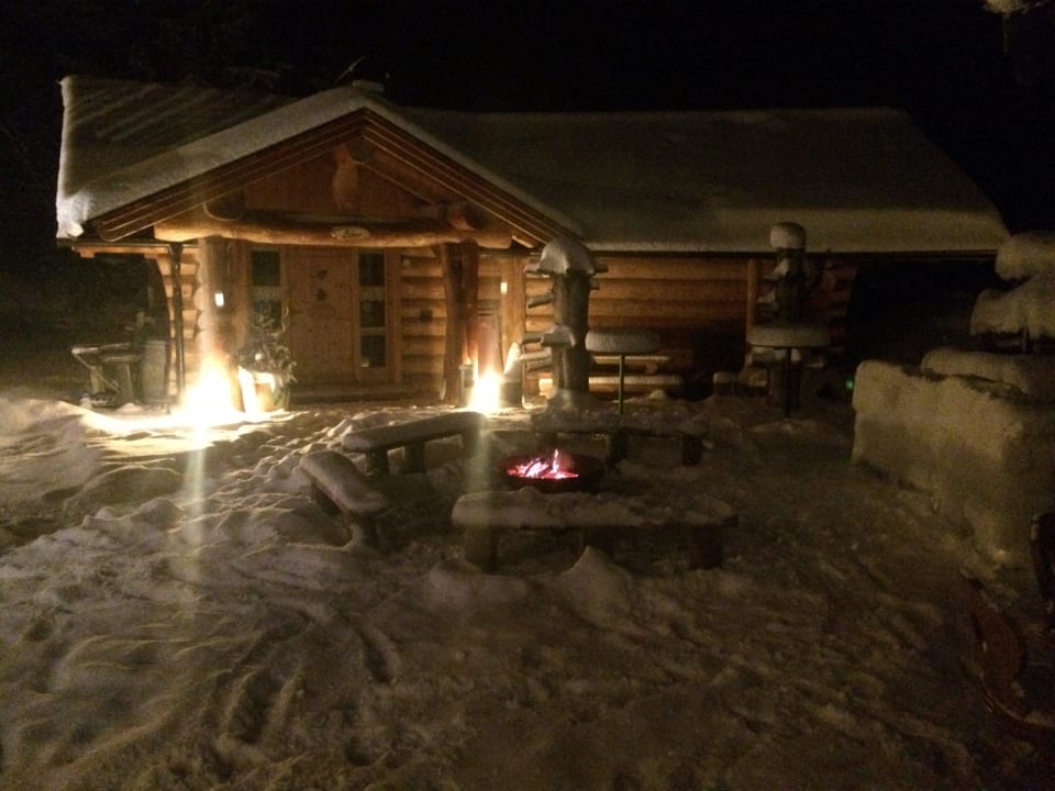 Feuerstelle im Winter Hüttendorf Maria Alm