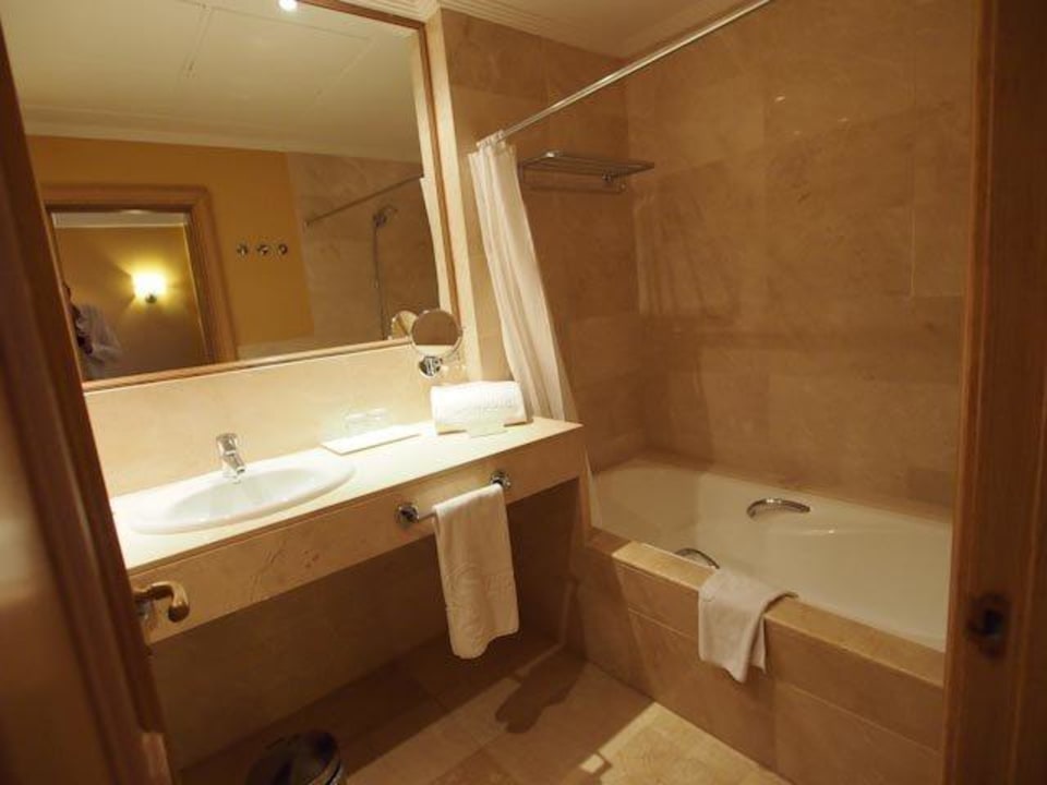 Badezimmer Grupotel Playa de Palma Suites & Spa