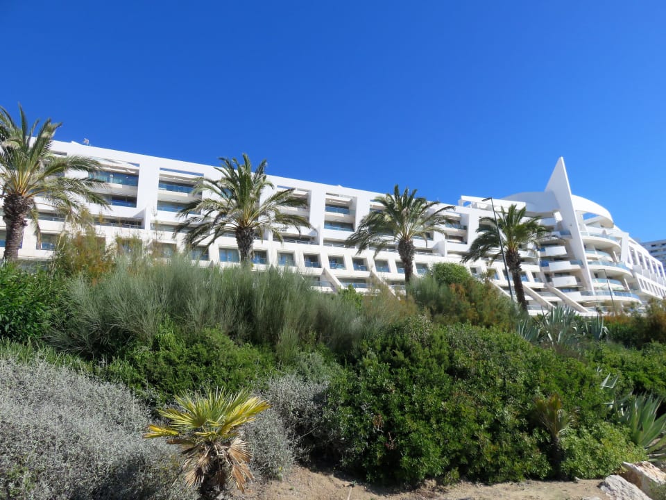 Blick aufs Hotel vom Strand Sesimbra Oceanfront Hotel