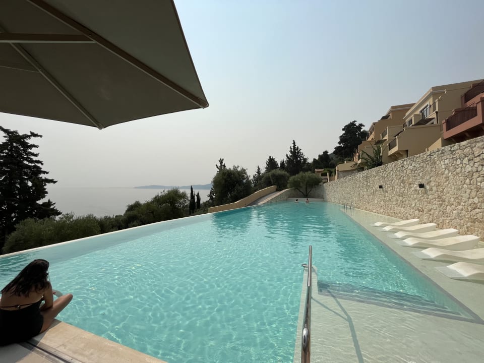 Pool Nido, Mar-Bella Collection