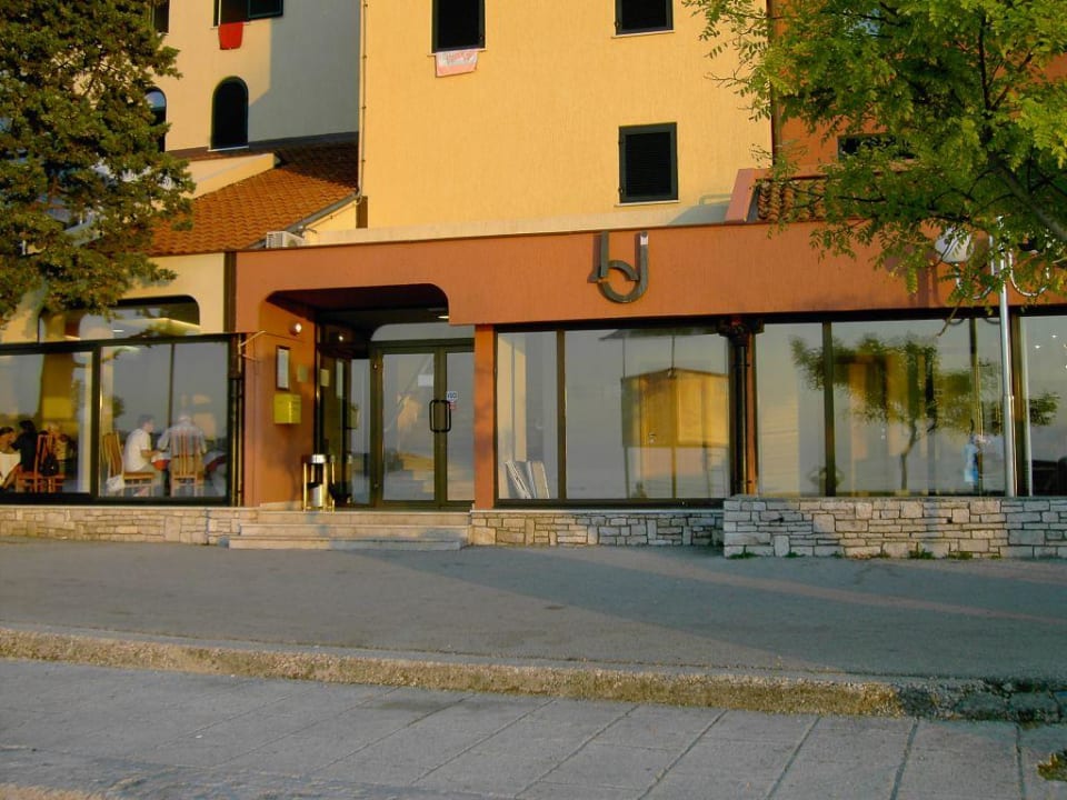 Hoteleingang Strandseite Veya Maradiso Hotel by Aminess