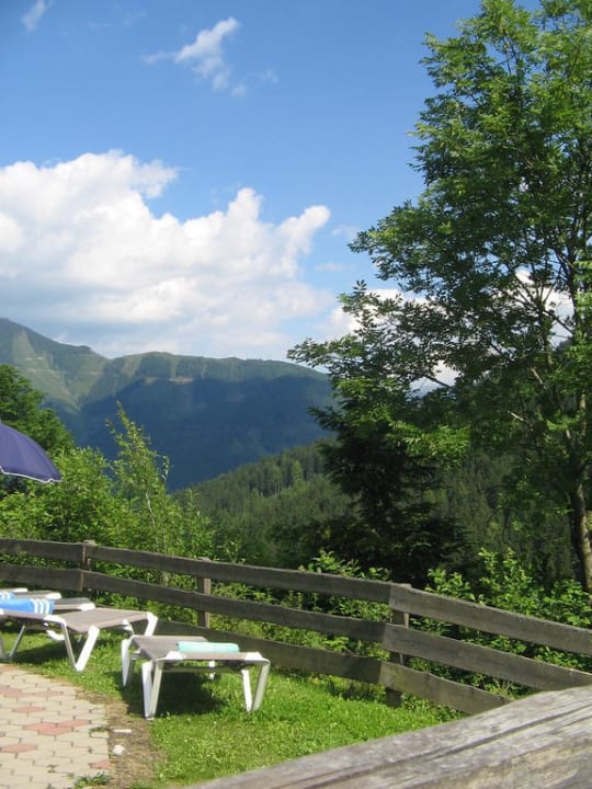 Von der Liege Blick auf die Berge Gartenhotel Daxer