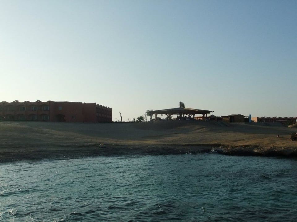 Beachbar und Hotelanlage Three Corners Happy Life Beach Resort