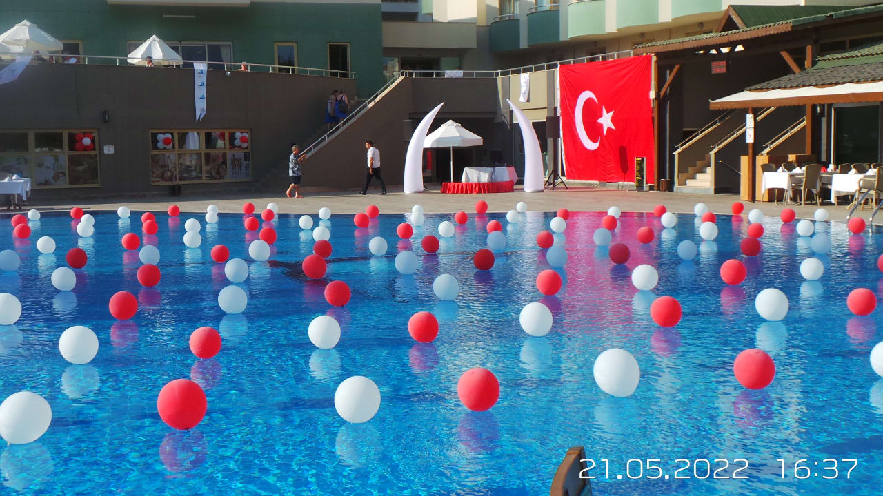 Pool Side Breeze Hotel