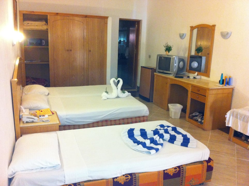 Doppelzimmer mit Zustellbett Pickalbatros Alf Leila Wa Leila Resort - Neverland Hurghada