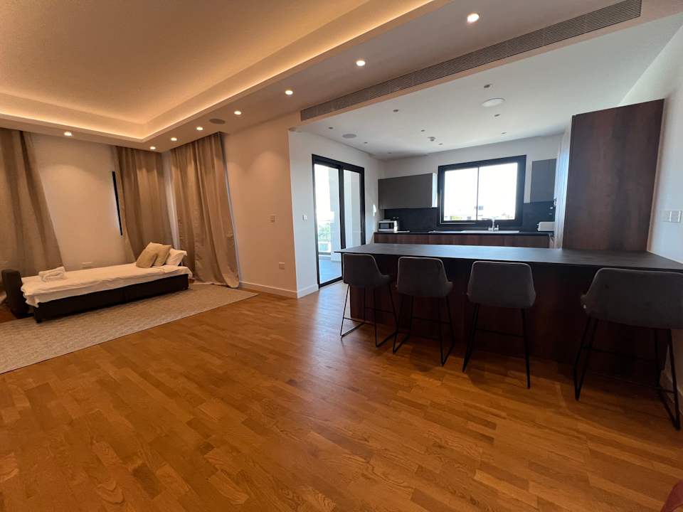 Zimmer Sanders Crystal 2 - Cute 1-bdr Apt With Shared Rooftop