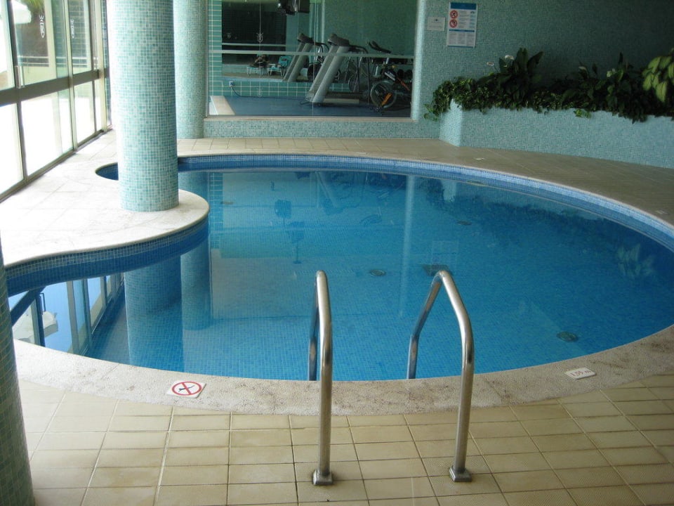 Innenpool Hotel Madeira Regency Cliff